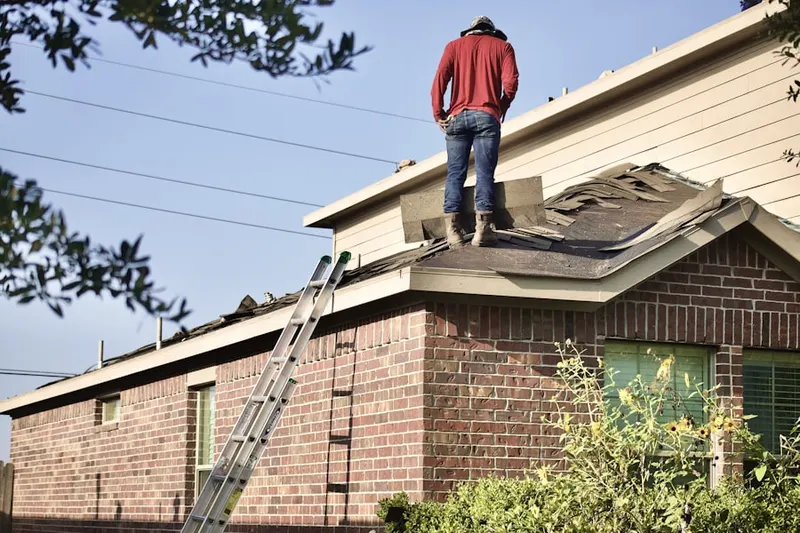 Professional roofer working on a residential roof in Los Fresnos
